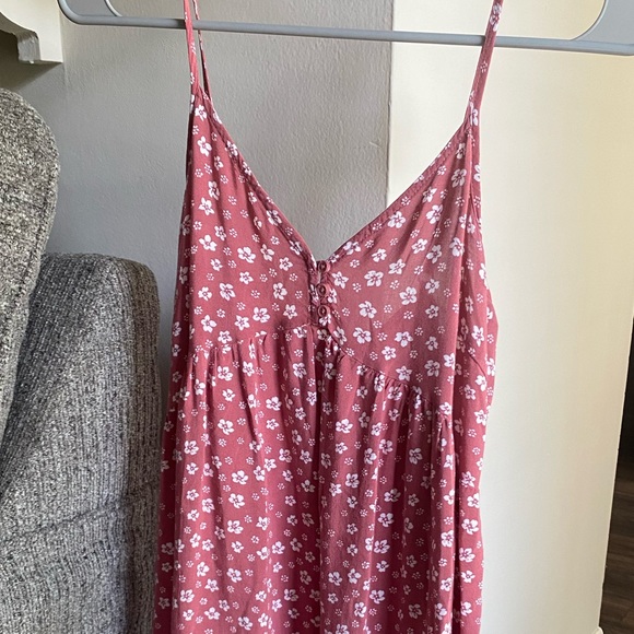 The dress is from pacsun, rosy pink color with little white flowers - Picture 4 of 4